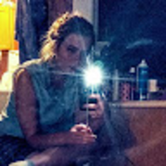 Meet your Posher, Emily - Picture 1 of 1